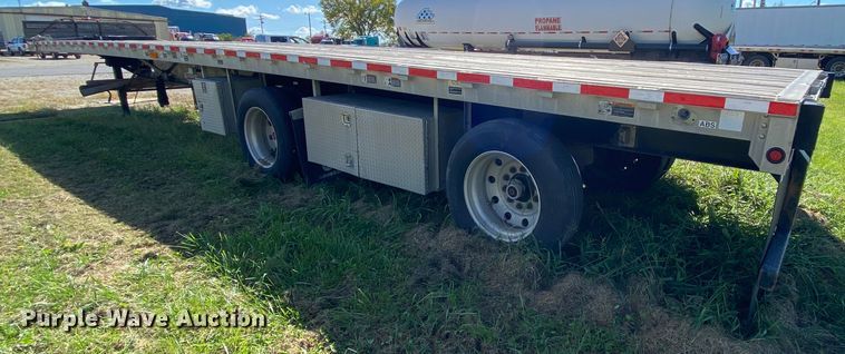 image for item HE9814 2003 Wilson C-900 Road Brute flatbed trailer