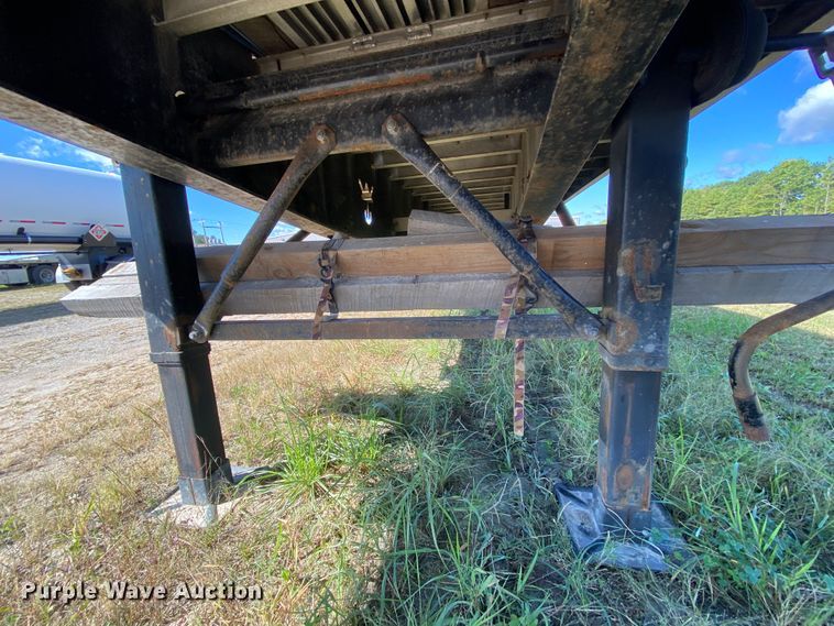 image for item HE9814 2003 Wilson C-900 Road Brute flatbed trailer