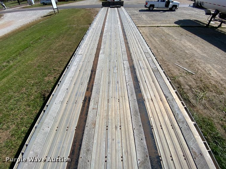 image for item HE9814 2003 Wilson C-900 Road Brute flatbed trailer