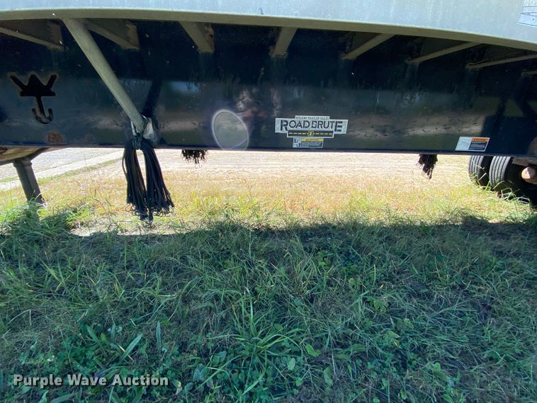 image for item HE9814 2003 Wilson C-900 Road Brute flatbed trailer