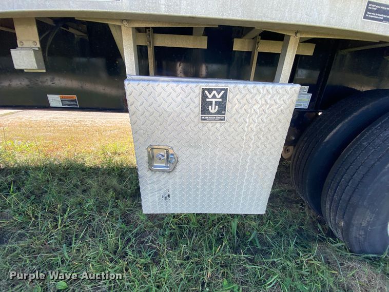 image for item HE9814 2003 Wilson C-900 Road Brute flatbed trailer