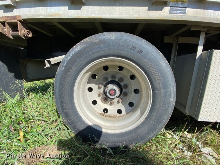 image for item HE9814 2003 Wilson C-900 Road Brute flatbed trailer