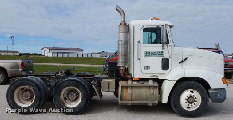 image for item HJ9721 1997 Freightliner FLD  semi truck