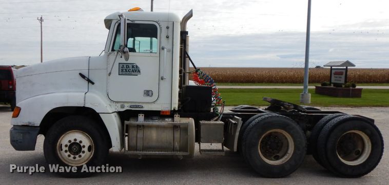 image for item HJ9721 1997 Freightliner FLD  semi truck