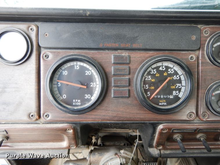 image for item HJ9721 1997 Freightliner FLD  semi truck