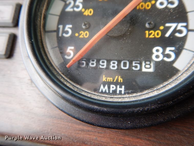 image for item HJ9721 1997 Freightliner FLD  semi truck