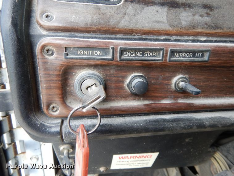 image for item HJ9721 1997 Freightliner FLD  semi truck