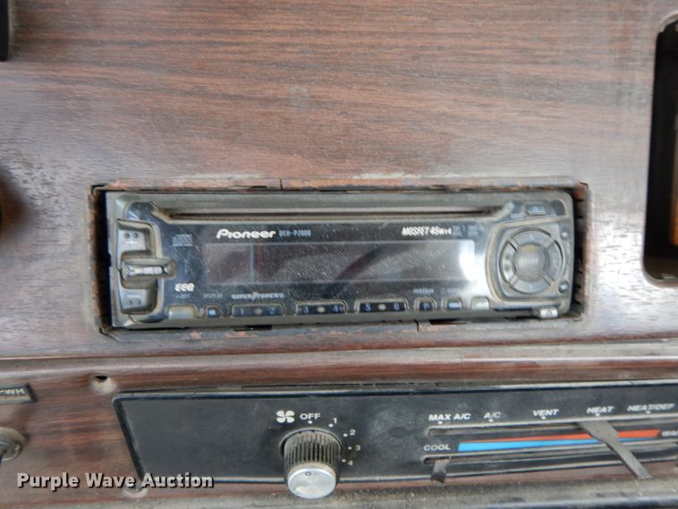 image for item HJ9721 1997 Freightliner FLD  semi truck