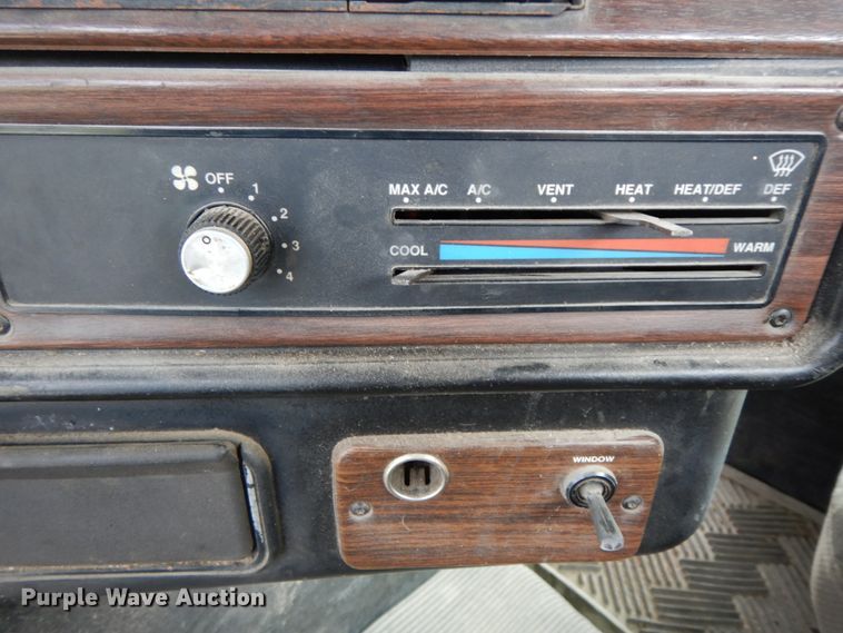 image for item HJ9721 1997 Freightliner FLD  semi truck