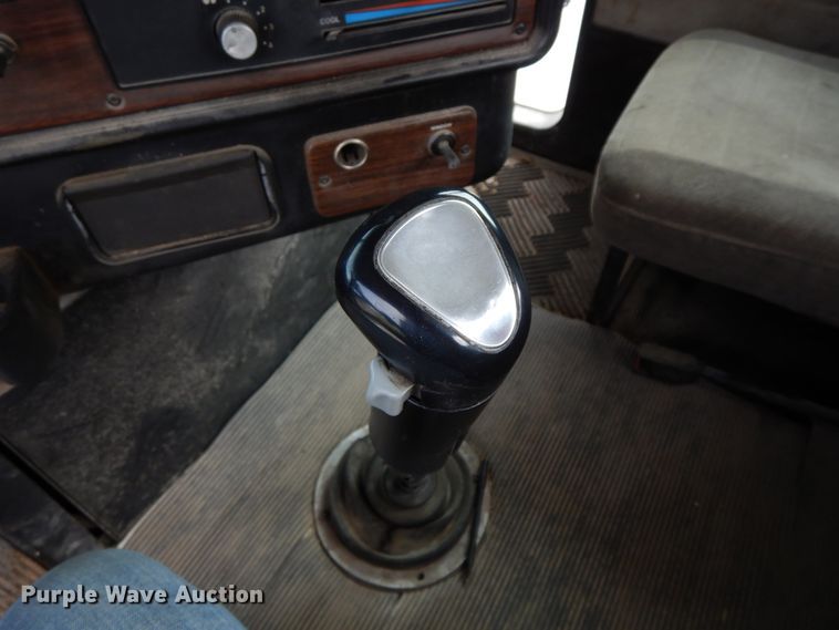 image for item HJ9721 1997 Freightliner FLD  semi truck