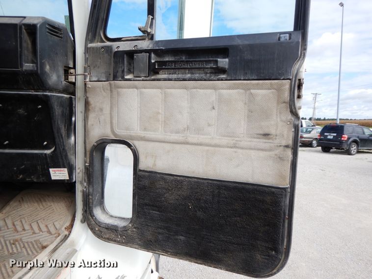 image for item HJ9721 1997 Freightliner FLD  semi truck