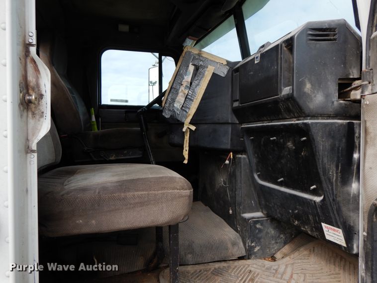 image for item HJ9721 1997 Freightliner FLD  semi truck