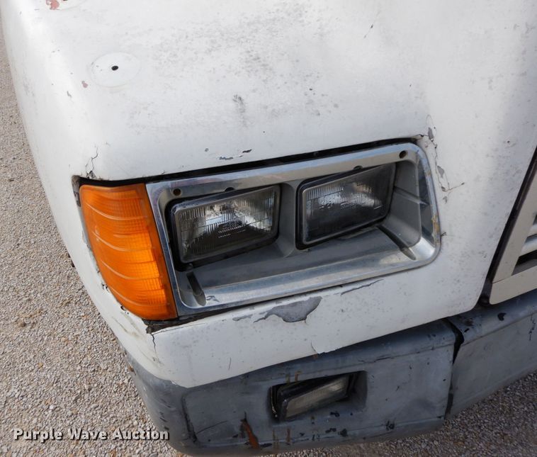 image for item HJ9721 1997 Freightliner FLD  semi truck