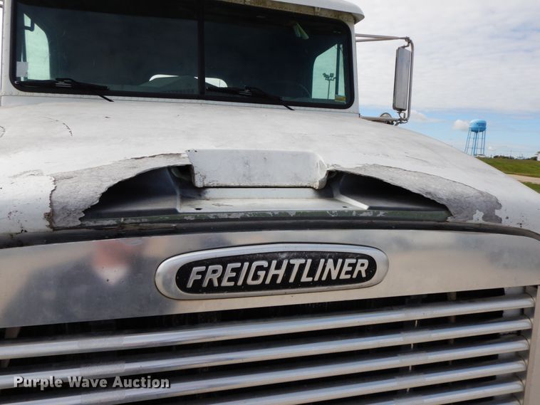 image for item HJ9721 1997 Freightliner FLD  semi truck