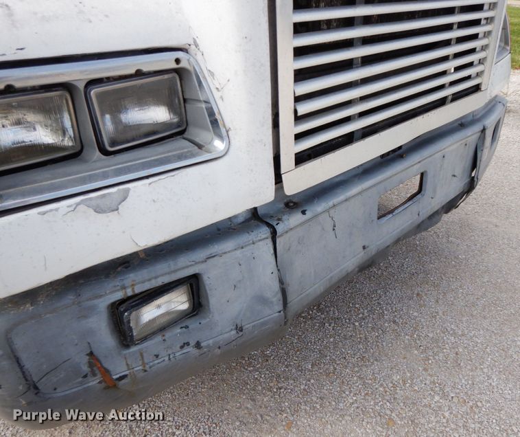 image for item HJ9721 1997 Freightliner FLD  semi truck