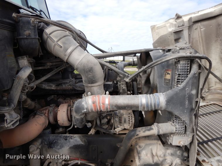 image for item HJ9721 1997 Freightliner FLD  semi truck