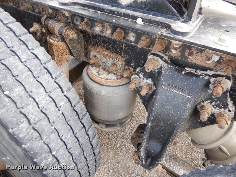 image for item HJ9721 1997 Freightliner FLD  semi truck