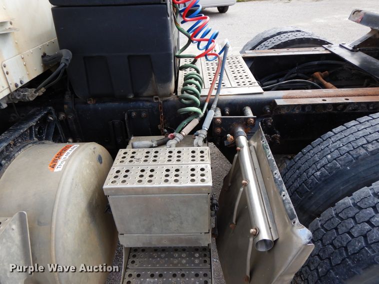 image for item HJ9721 1997 Freightliner FLD  semi truck