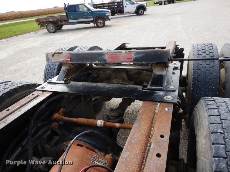 image for item HJ9721 1997 Freightliner FLD  semi truck