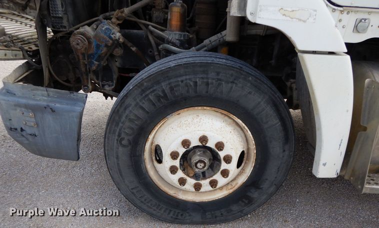 image for item HJ9721 1997 Freightliner FLD  semi truck