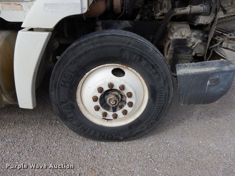 image for item HJ9721 1997 Freightliner FLD  semi truck