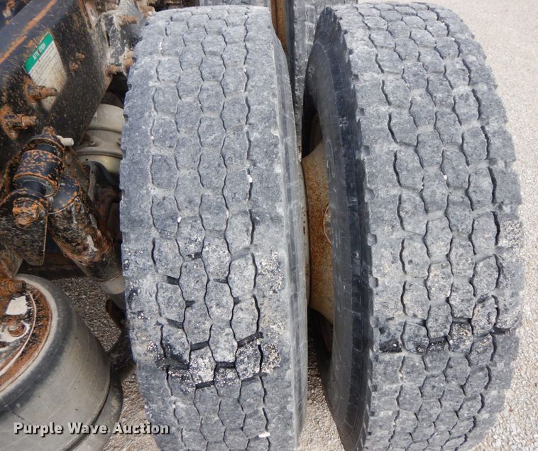 image for item HJ9721 1997 Freightliner FLD  semi truck