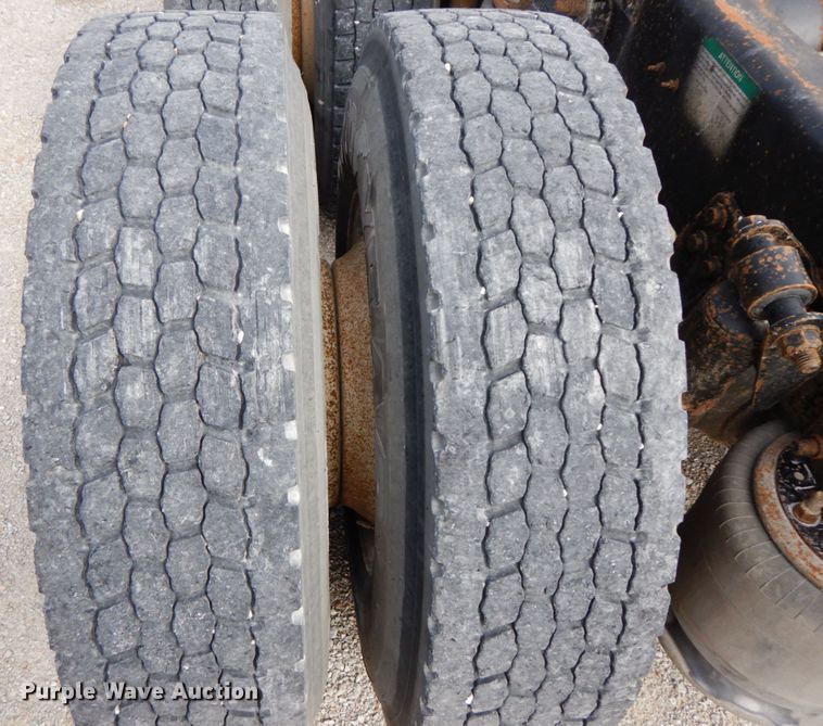 image for item HJ9721 1997 Freightliner FLD  semi truck