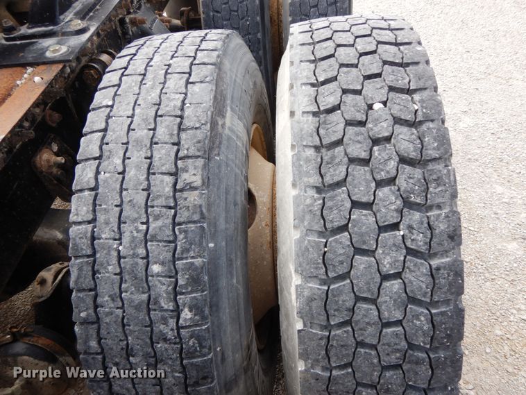 image for item HJ9721 1997 Freightliner FLD  semi truck