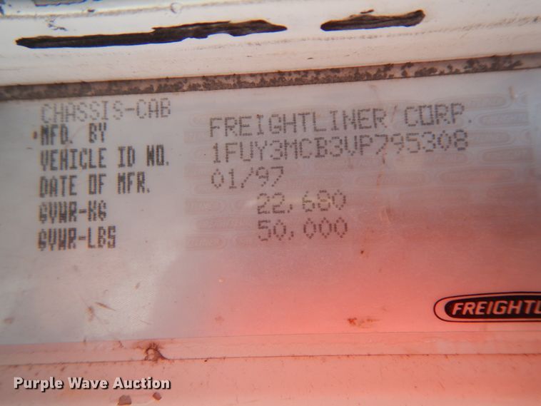 image for item HJ9721 1997 Freightliner FLD  semi truck