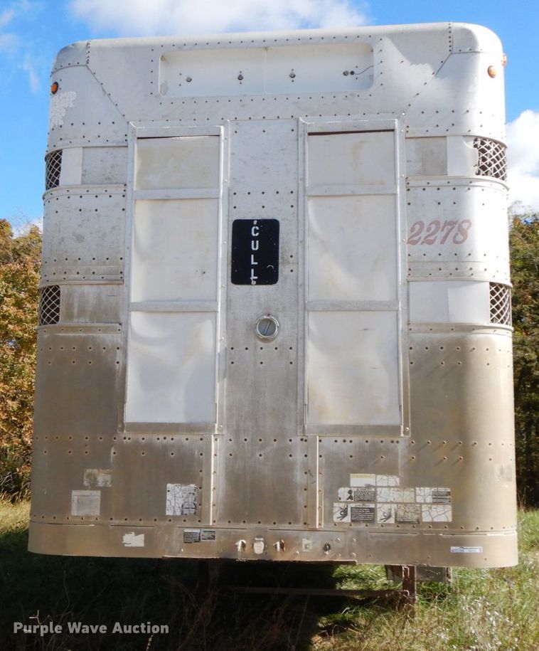 image for item HJ9725 1997 Wilson livestock trailer