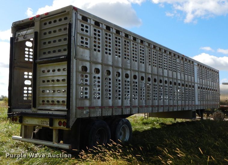 image for item HJ9725 1997 Wilson livestock trailer