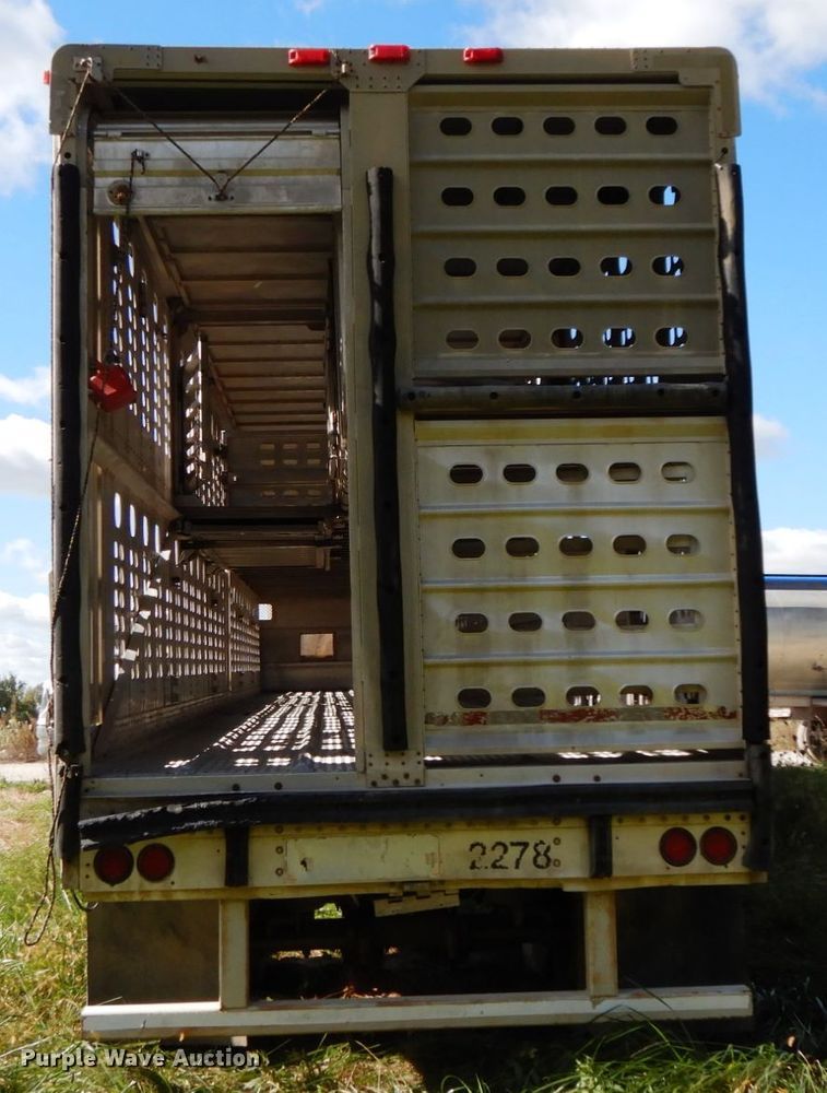 image for item HJ9725 1997 Wilson livestock trailer