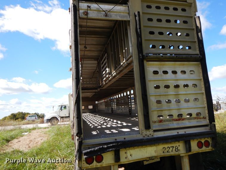 image for item HJ9725 1997 Wilson livestock trailer