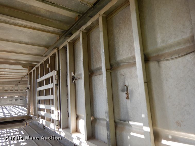 image for item HJ9725 1997 Wilson livestock trailer