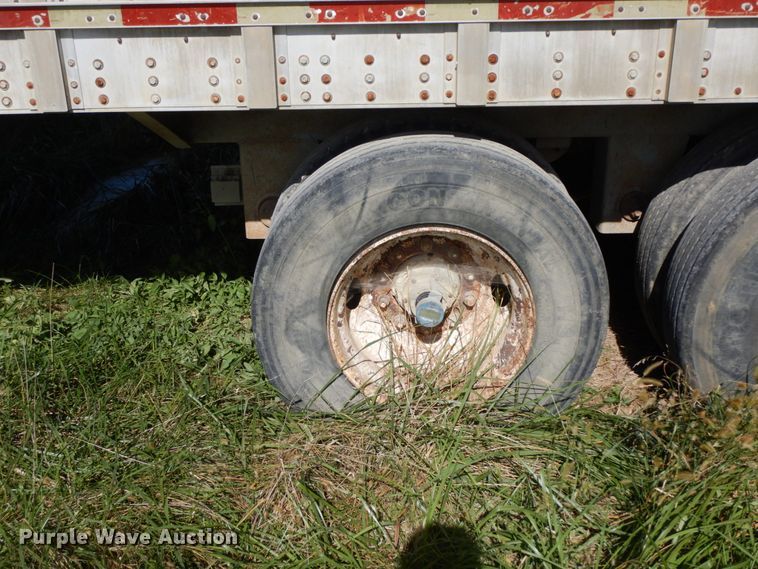 image for item HJ9725 1997 Wilson livestock trailer