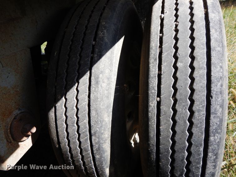 image for item HJ9725 1997 Wilson livestock trailer