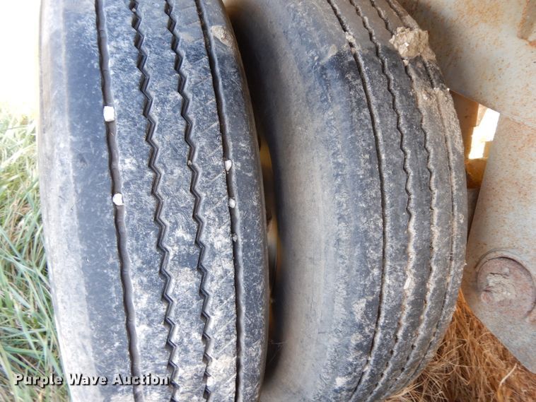 image for item HJ9725 1997 Wilson livestock trailer