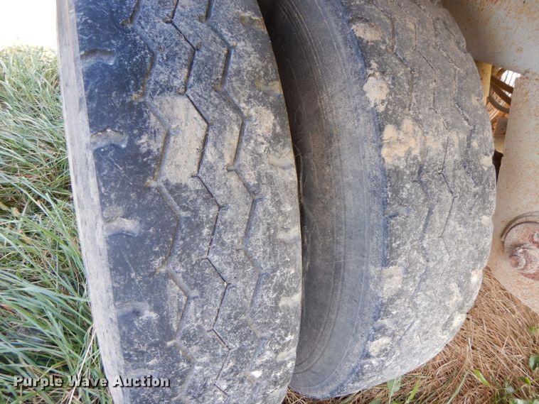 image for item HJ9725 1997 Wilson livestock trailer