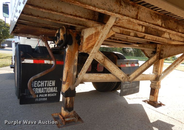 image for item HN9318 1986 Fruehauf dry van trailer