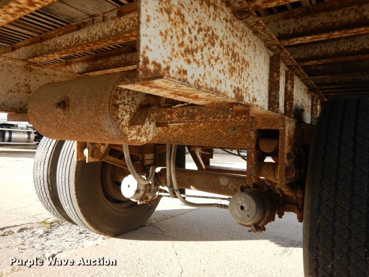 image for item HN9318 1986 Fruehauf dry van trailer