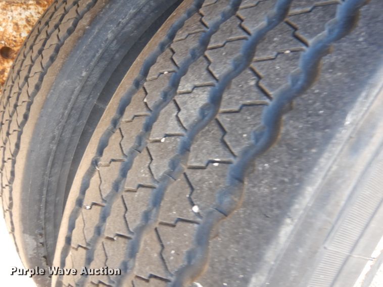 image for item HN9318 1986 Fruehauf dry van trailer