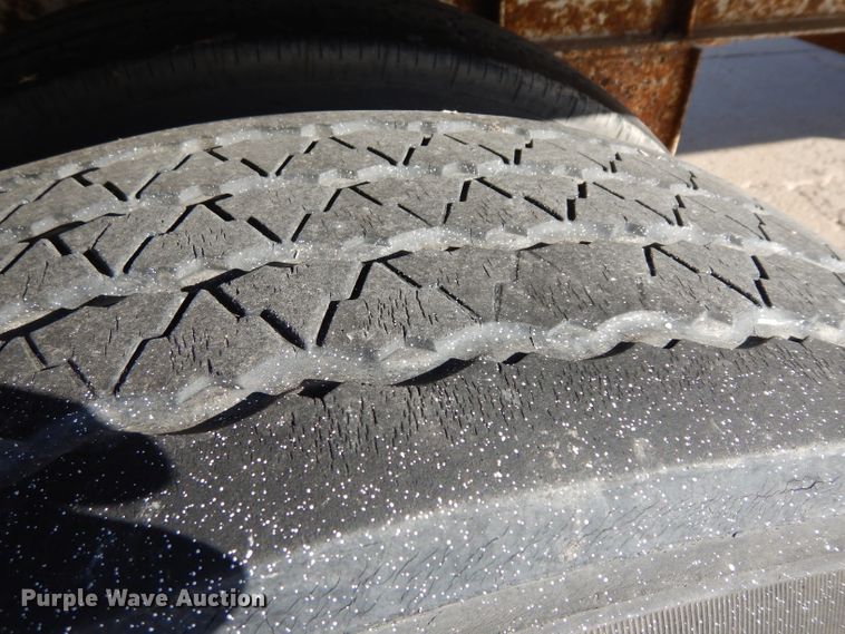 image for item HN9318 1986 Fruehauf dry van trailer