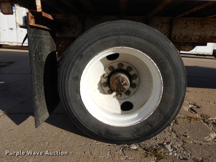 image for item HN9318 1986 Fruehauf dry van trailer