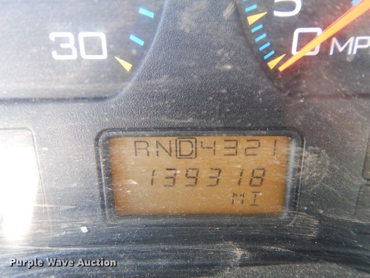 image for item HN9319 2002 International 4400  semi truck