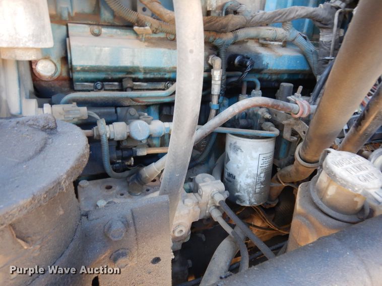 image for item HN9319 2002 International 4400  semi truck