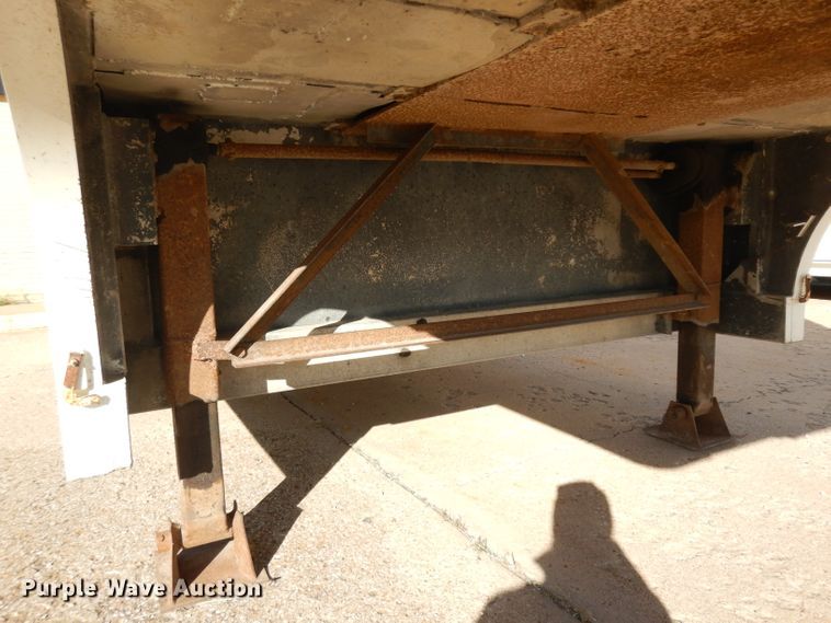 image for item HN9320 1991  delivery trailer