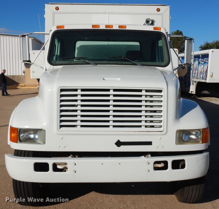 image for item HN9321 2001 International 4700  delivery truck