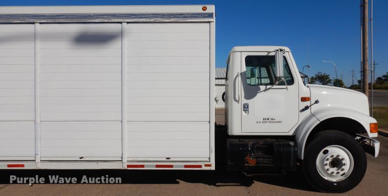 image for item HN9321 2001 International 4700  delivery truck