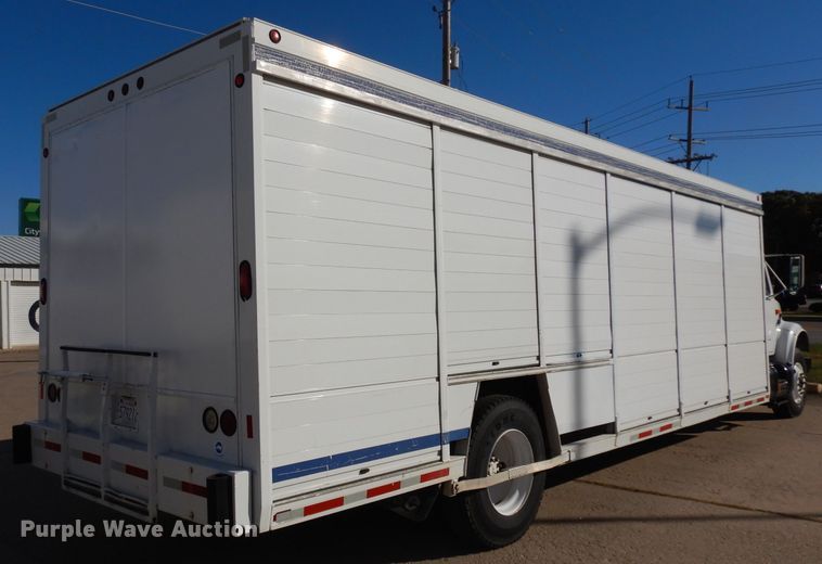 image for item HN9321 2001 International 4700  delivery truck