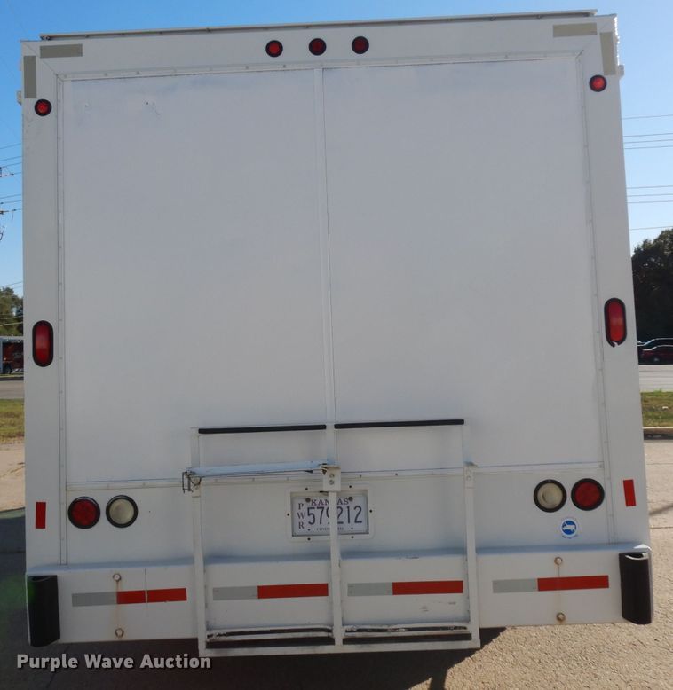 image for item HN9321 2001 International 4700  delivery truck